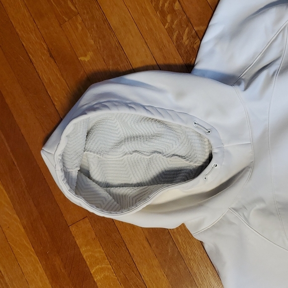 Under Armour Cold Gear size Large Color is cream. - Picture 2 of 13